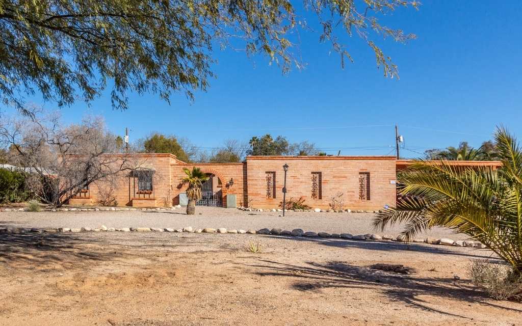 Territorial style ranch home in Wilshire Heights, Tucson