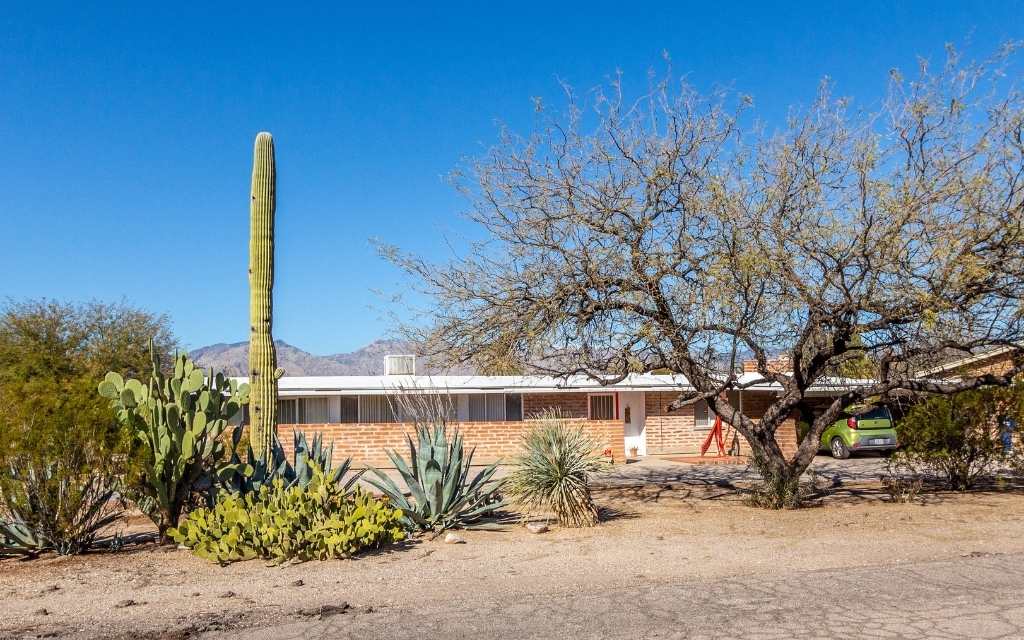 mid century modern Tom Gist designed home in Leonora Annex, Tucson Arizona