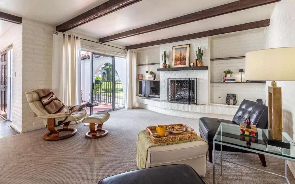 Casitas de Castilian offers spacious interiors with plenty of light. 