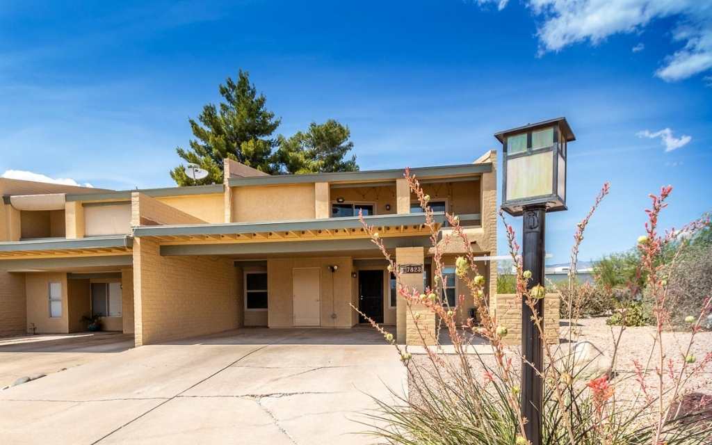 Masonry end-unit 2 story townhome in east Tucson