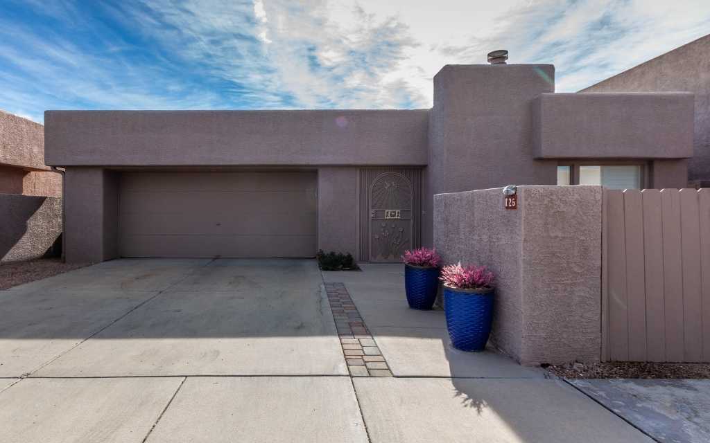 126 S Shadow Creek Pl Tucson AZ 85748: A David Tyson designed home for sale in Broadway Court neighborhood.