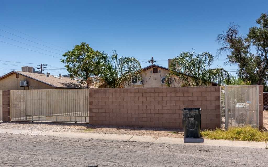 Centrally located duplex close to University of Arizona and Reid Park. Great investment property!