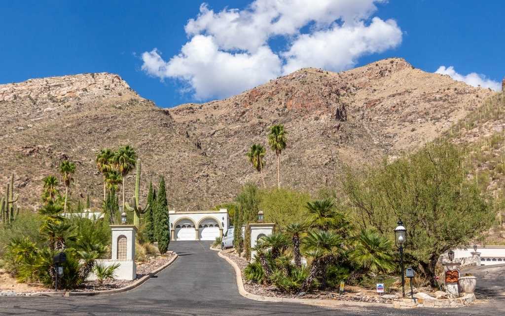 Skyline Country Club Estates offers stellar views of the Santa Catalina mountains and the city below.
