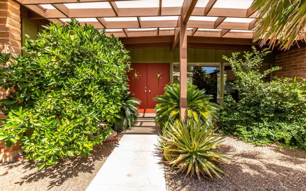 Midcentury modern in Windsor Park sold by Nick and Kim Labriola, Tierra Antigua Realty